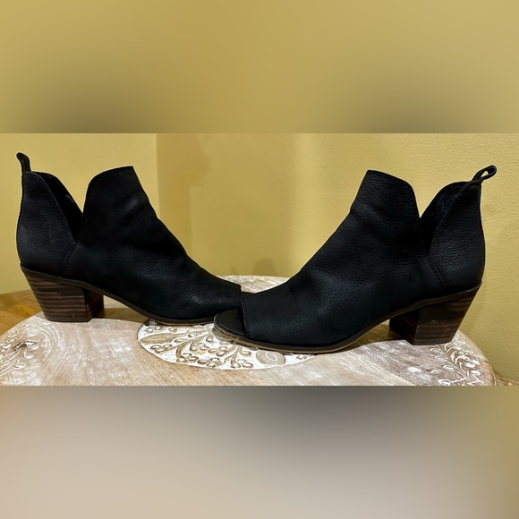 EUC Lucky Brand Black Quality Leather Ankle Boots/"Shooties". Size 6.5 - Picture 5 of 12